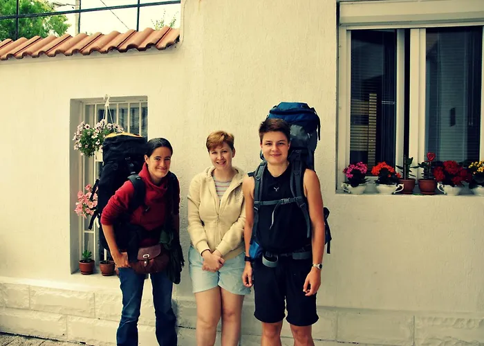 10 Coins Hostel & Tours