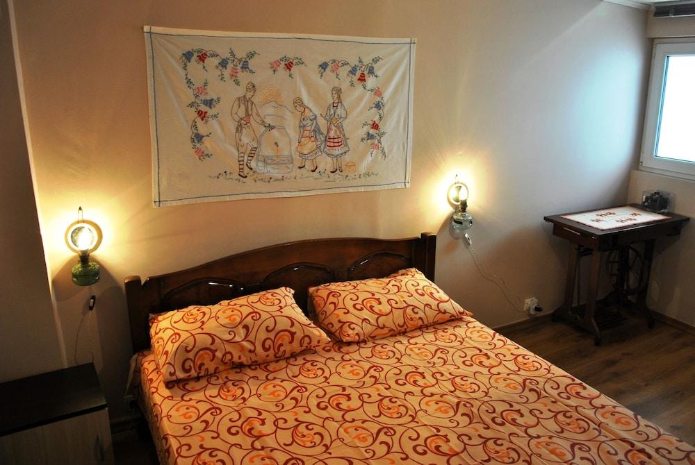 Hostel 10 Coins & Tours