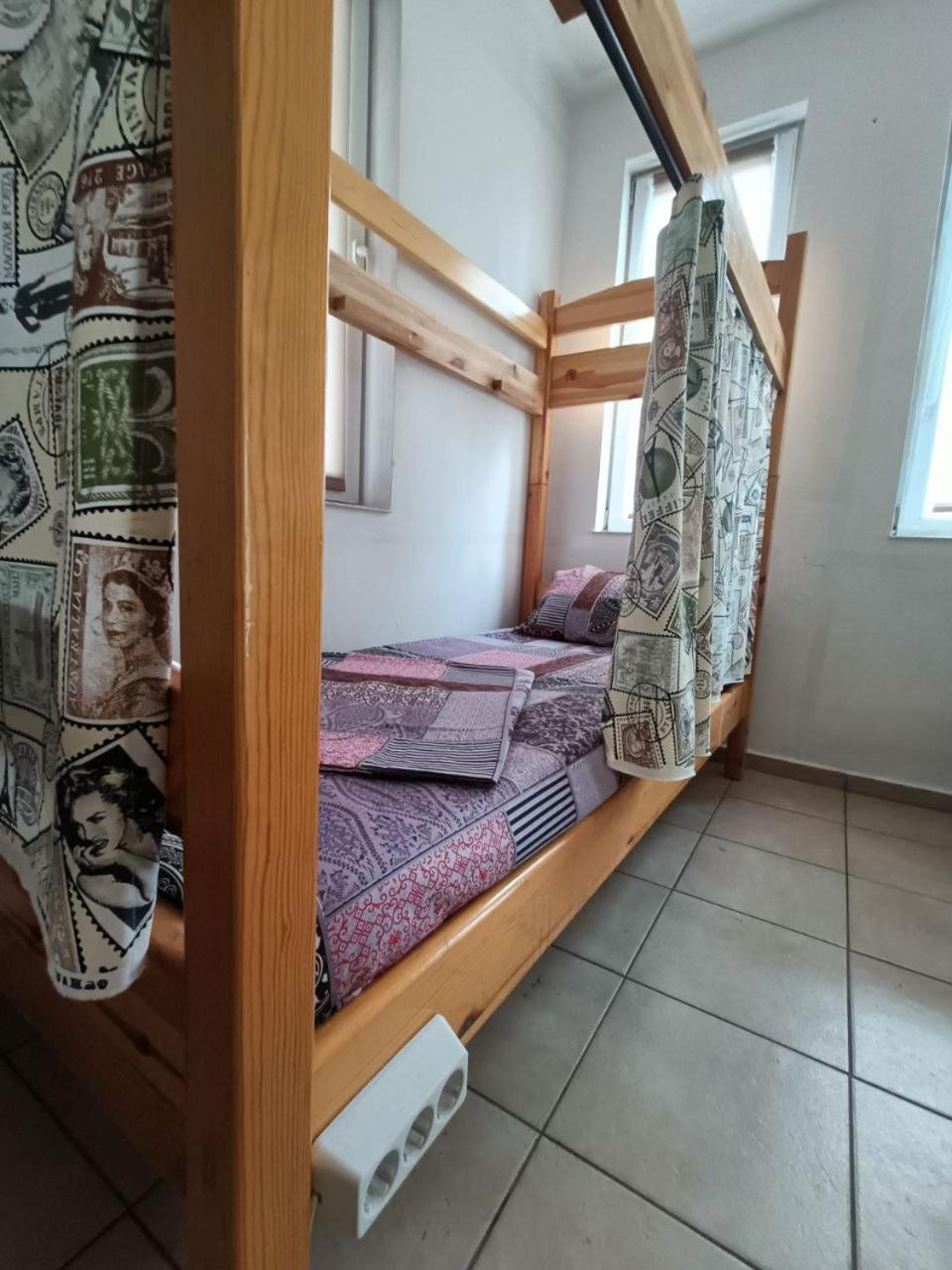 Hostel 10 Coins & Tours *