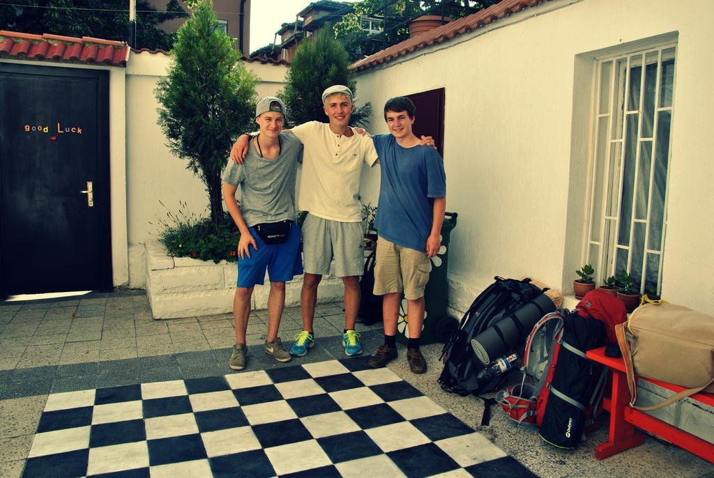 10 Coins & Tours Hostel
