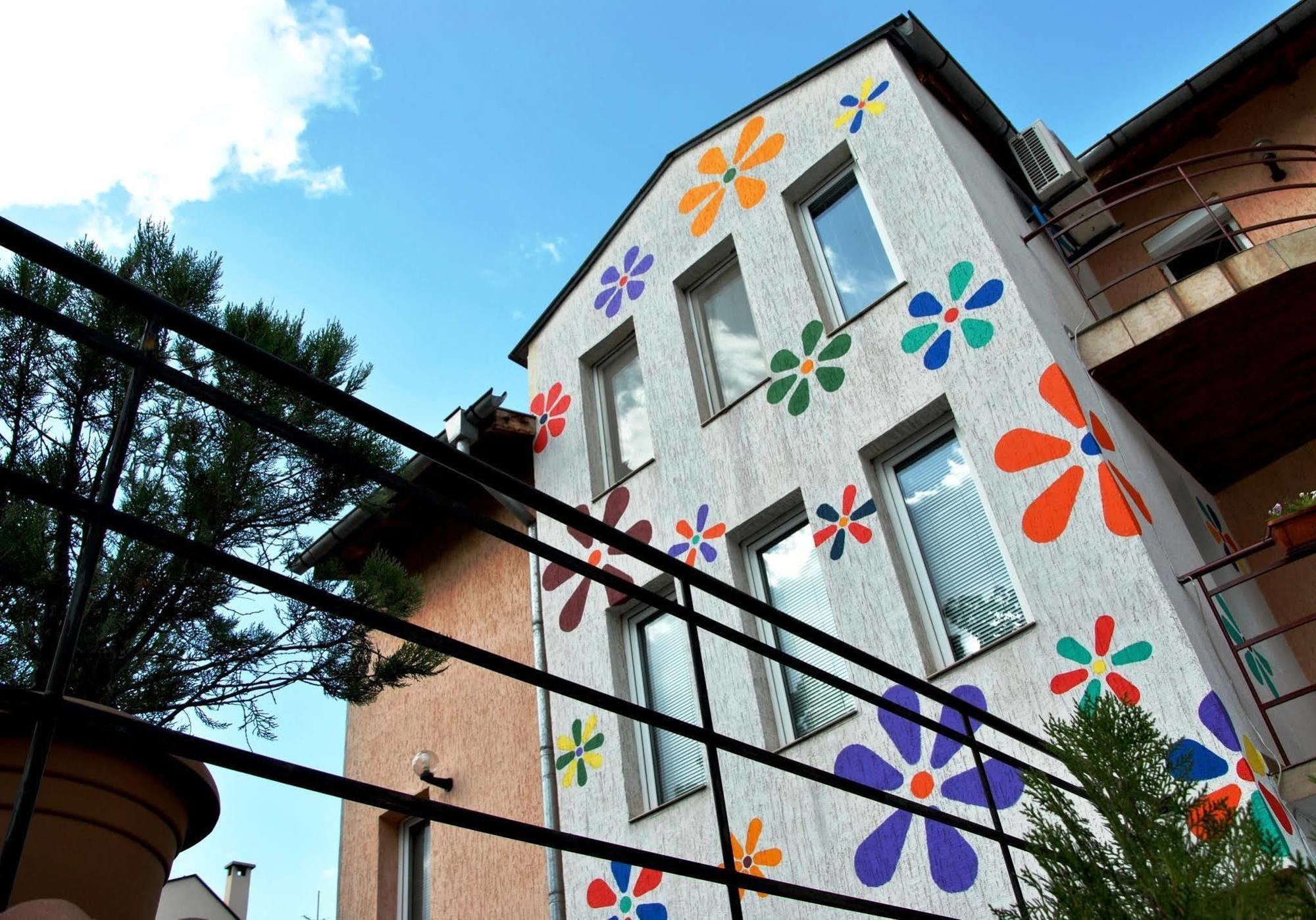 10 Coins & Tours Hostel