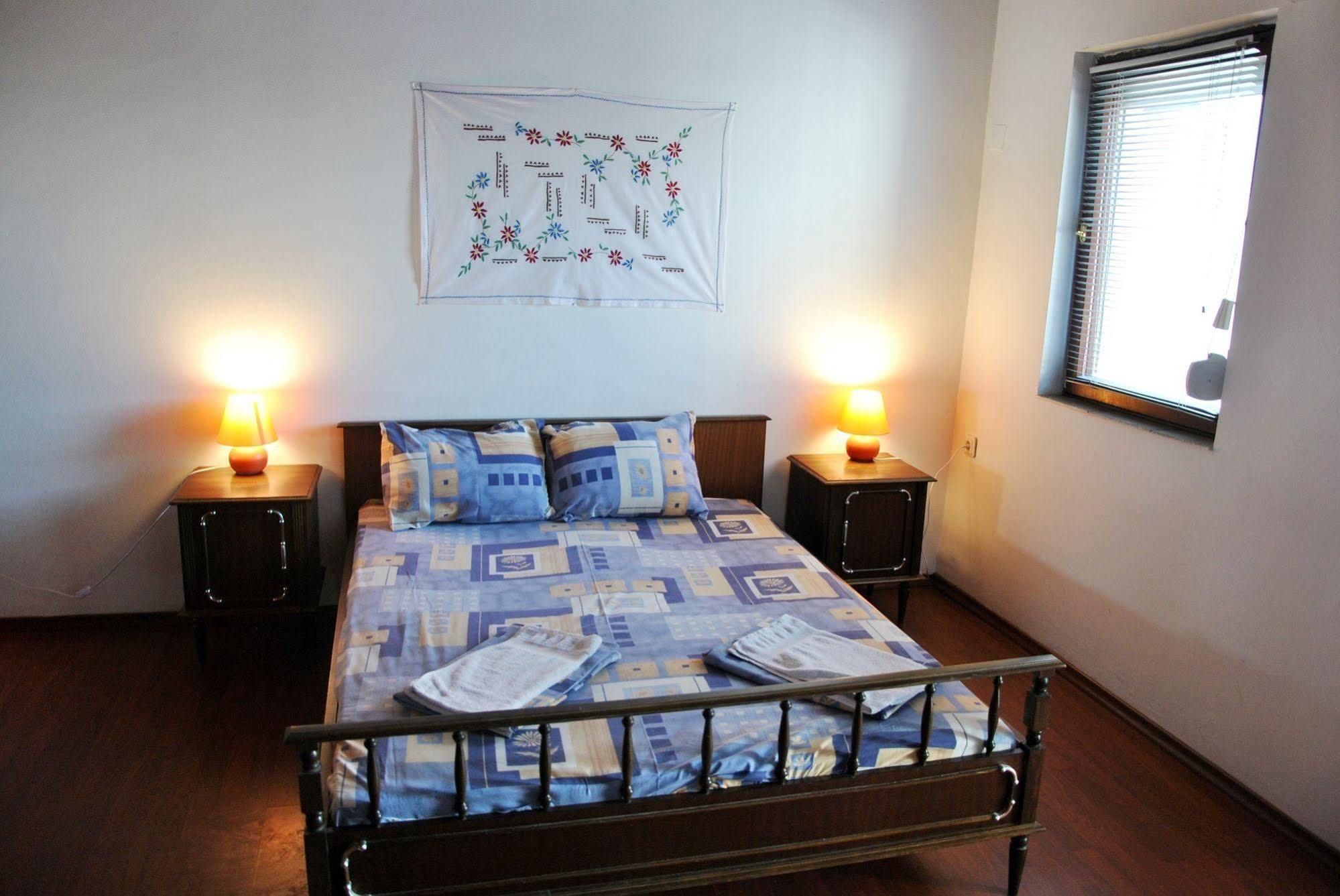 Hostel 10 Coins & Tours *