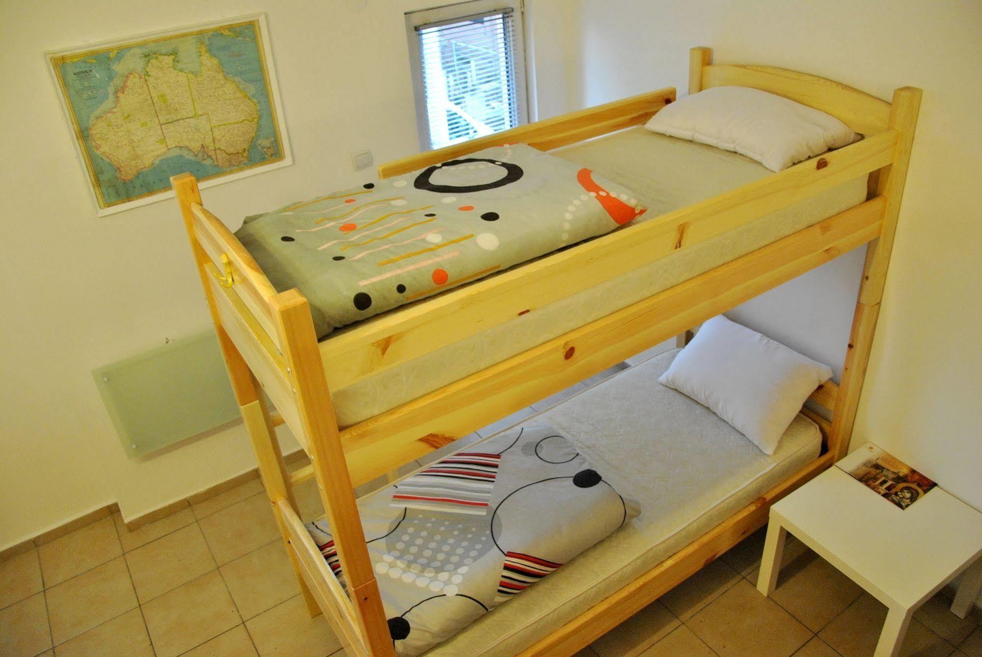 Hostel 10 Coins & Tours *